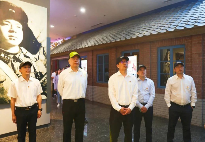 傳承雷鋒精神，弘揚榜樣力量——省建科院組織黨員干部參觀雷鋒紀念館(圖2)